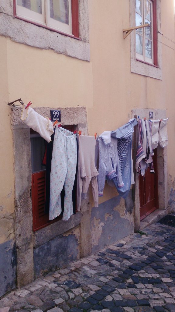 pittoreske straatjes Alfama Lissabon