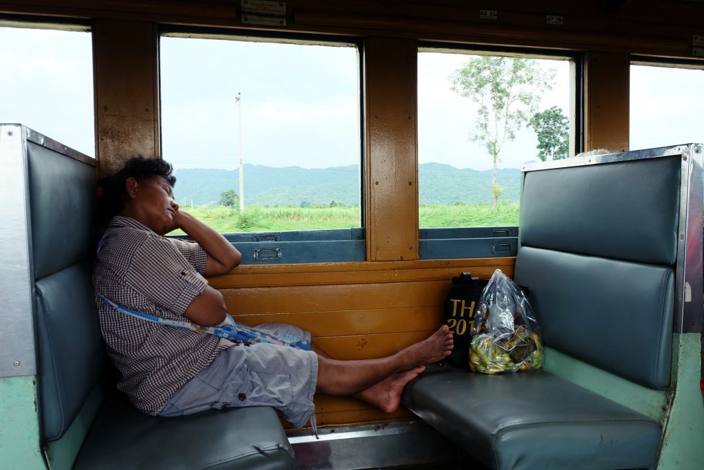 everyday Thailand train picture