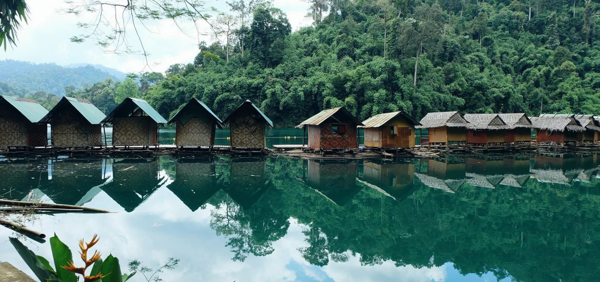 Khao Sok floating lake houses