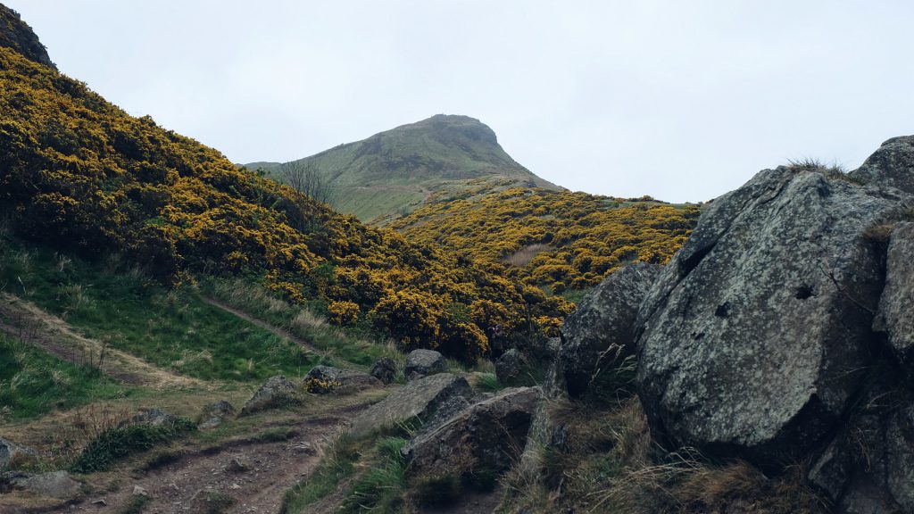 start hike Athur's seat Holyrood Park Edinburgh