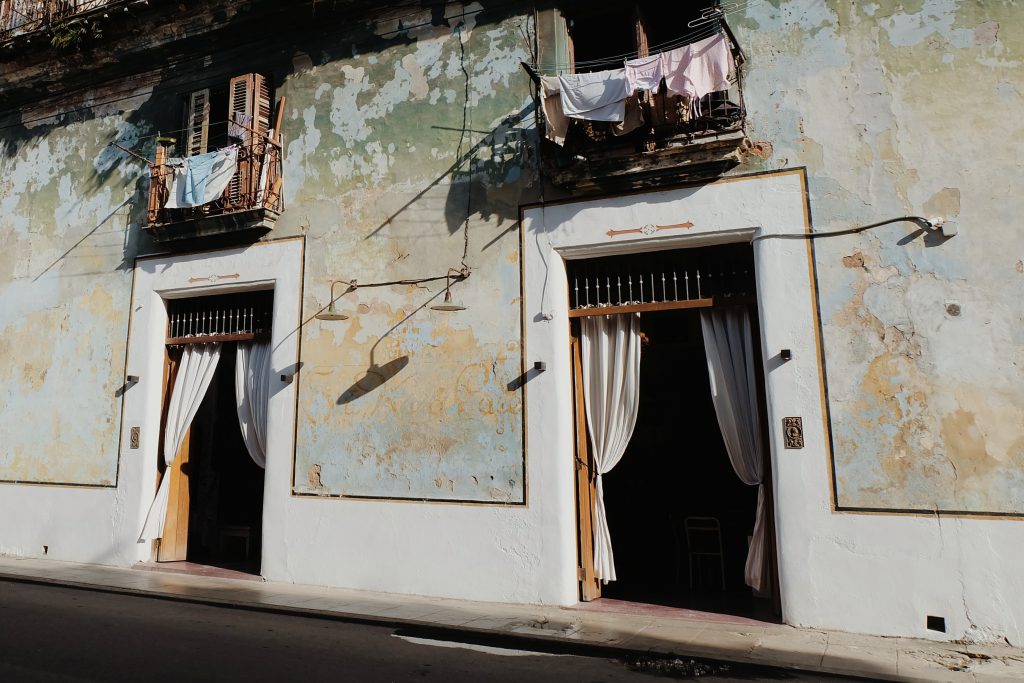 Bar and restaurant Sia Kara Centro Havana hotspot