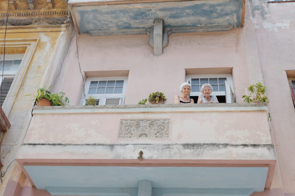 balcony picture Cuban ladies Centro Havana