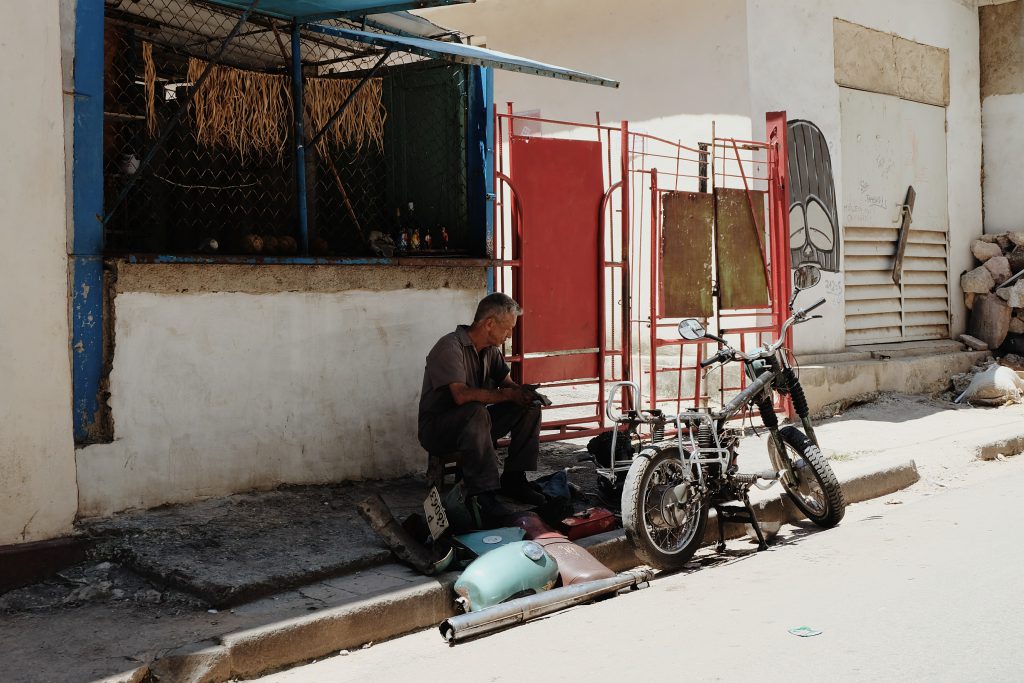 man at work streets Havan Vieja