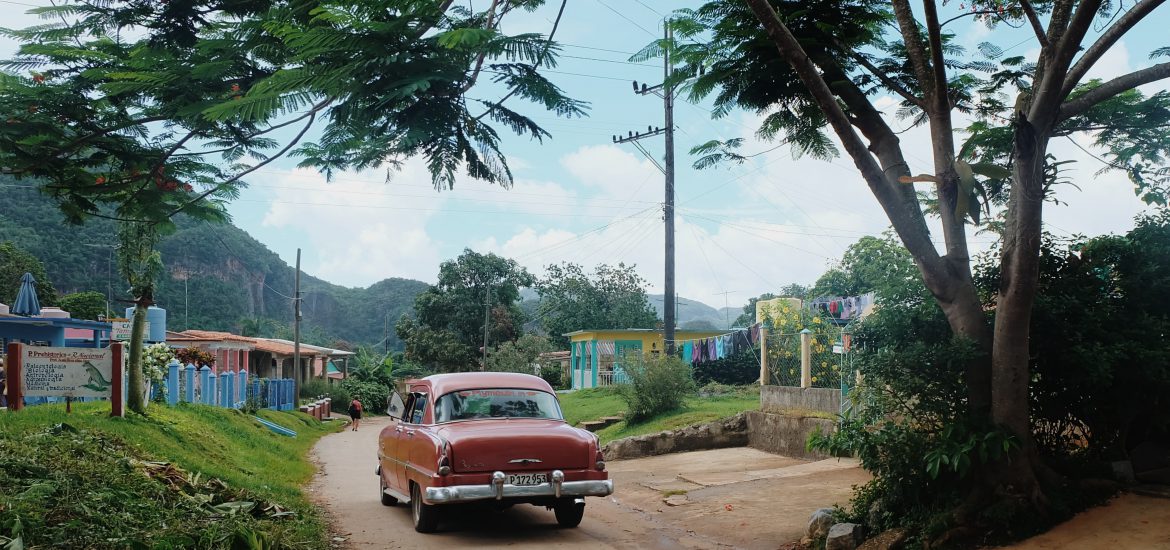 Viñales village classic car