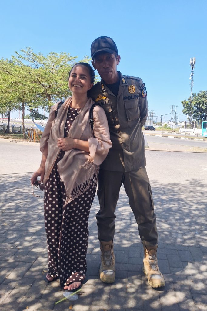 selfie local guard Makassar Sulawesi