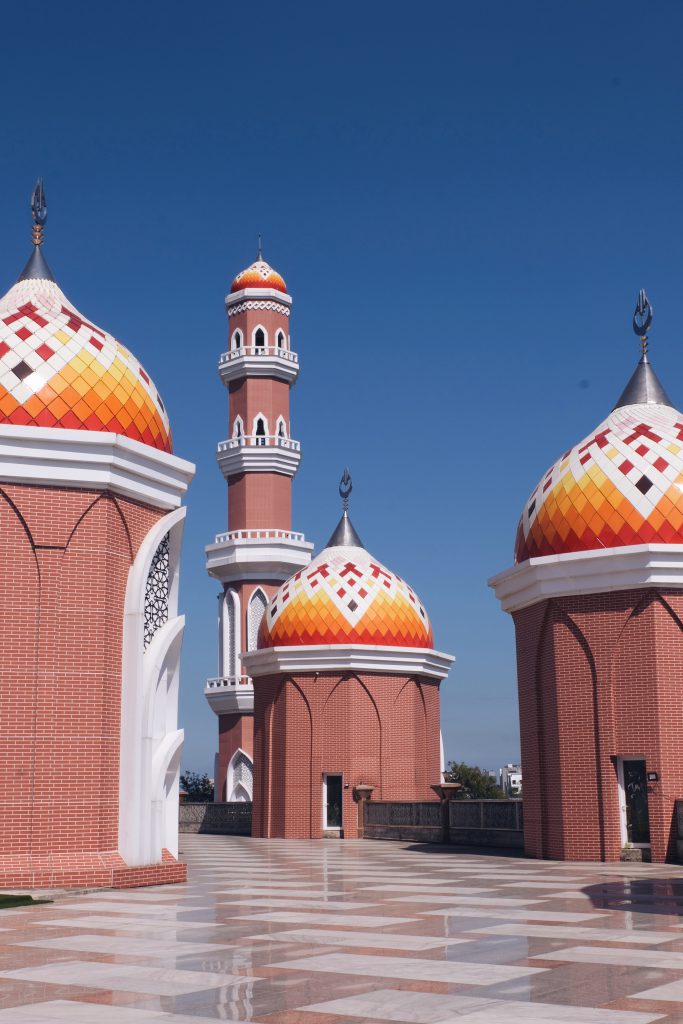 picture masjid 99 kubah Makassar