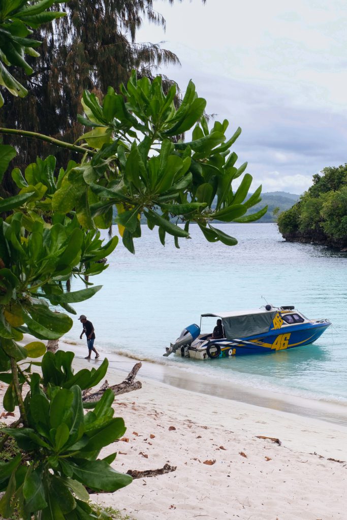 pantai Oyama Banggai Sulawesi