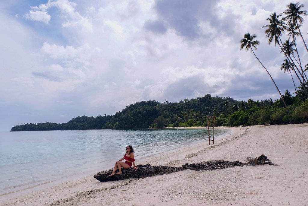 Pantai Pompon Banggai Islands Sulawesi